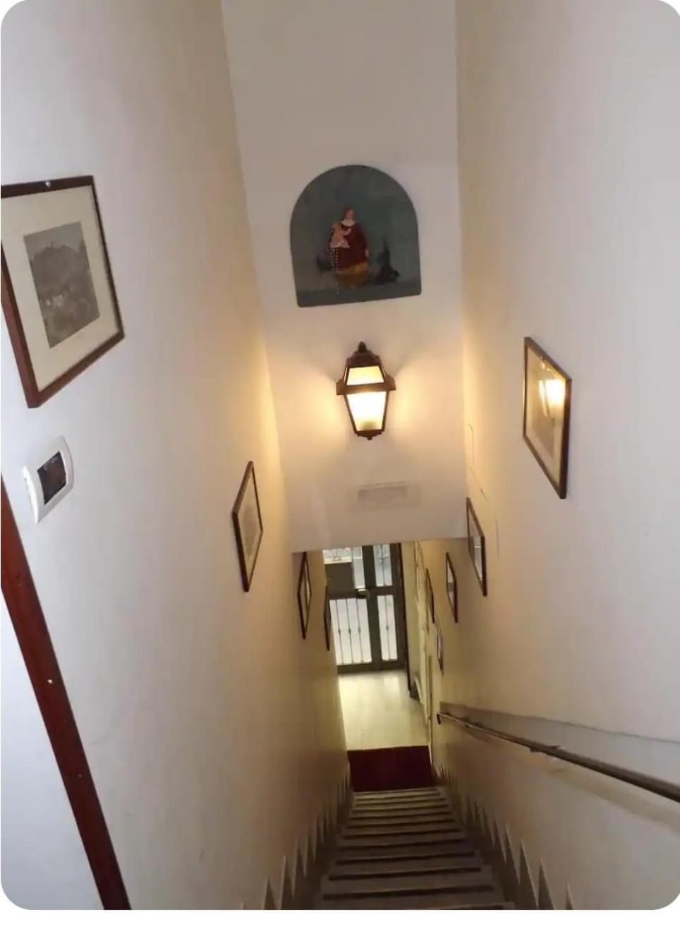 Guide Tour Apartments Napoli Eksteriør bilde