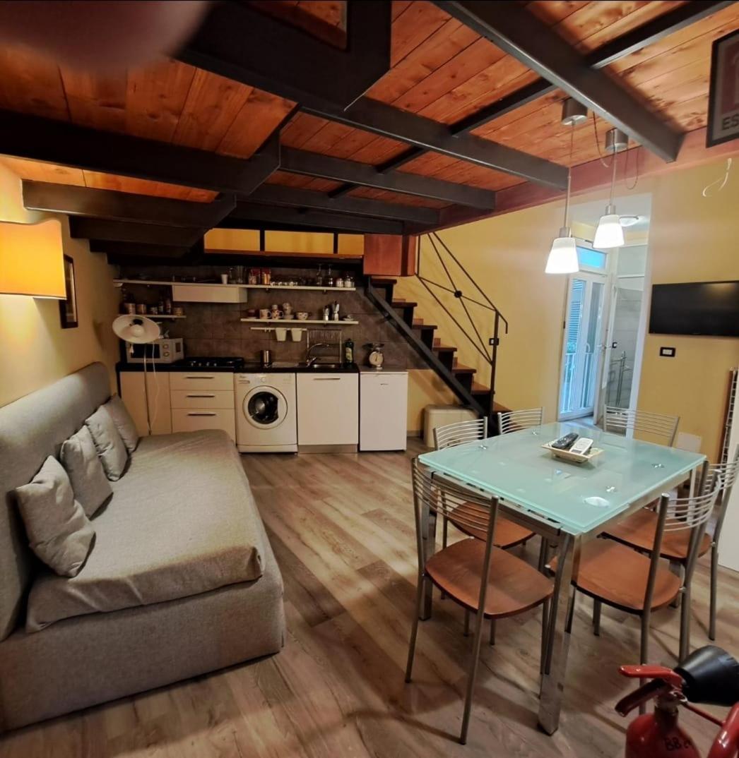 Guide Tour Apartments Napoli Eksteriør bilde