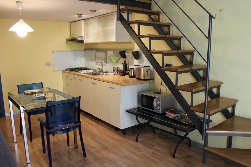 Guide Tour Apartments Napoli Eksteriør bilde