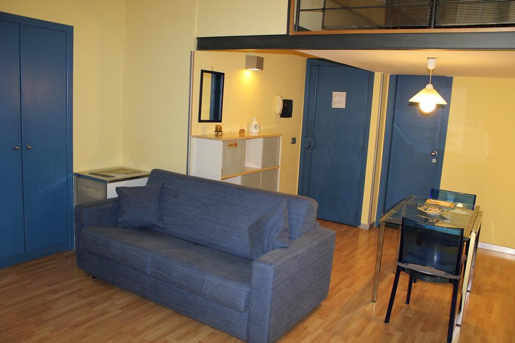 Guide Tour Apartments Napoli Eksteriør bilde
